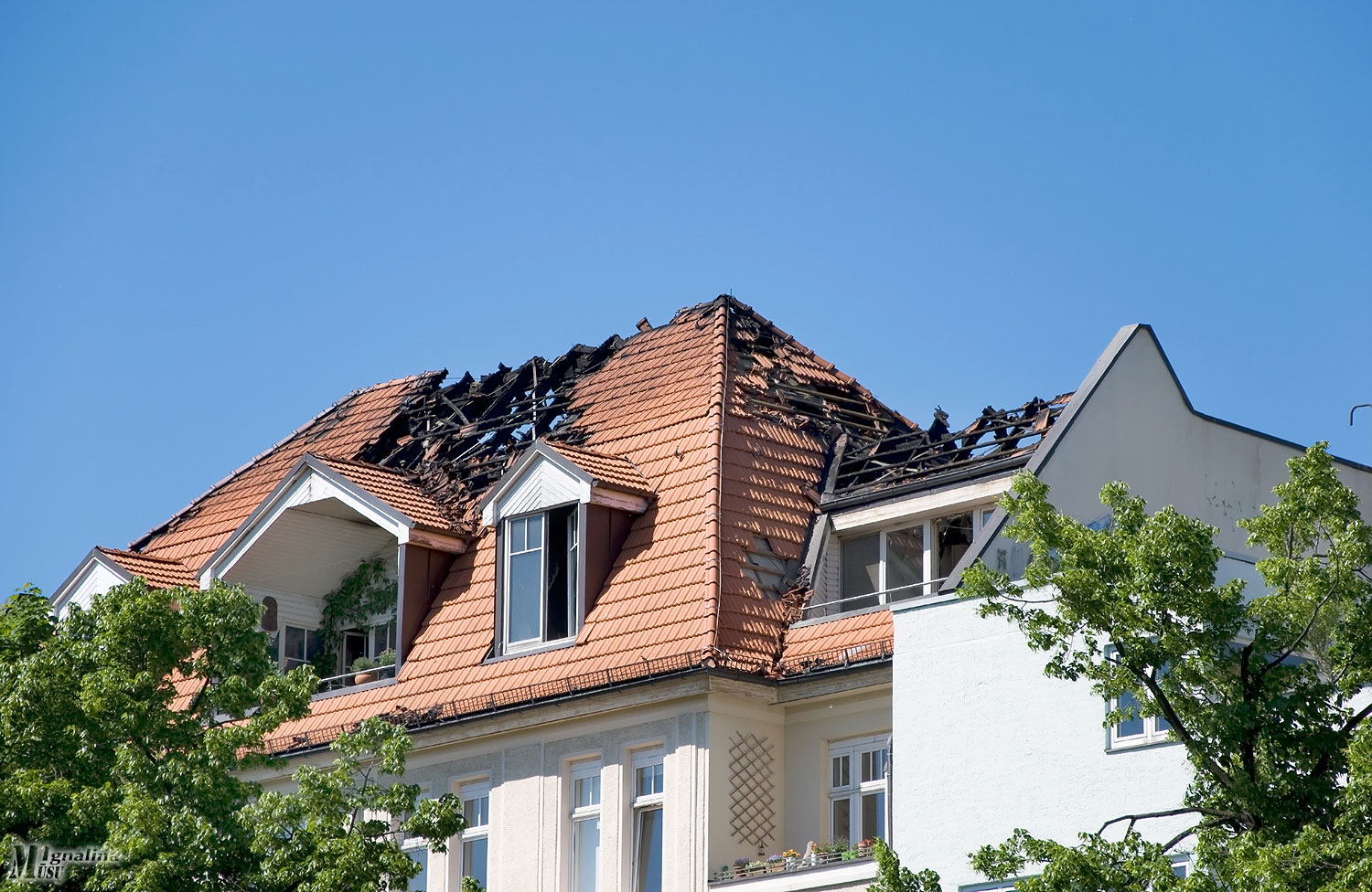 découvrez comment l'assurance habitation couvre les dommages causés par des incendies, les démarches à suivre pour déclarer un sinistre et les conseils pour mieux protéger votre foyer contre ce risque. protégez votre patrimoine avec les bonnes options d'assurance.