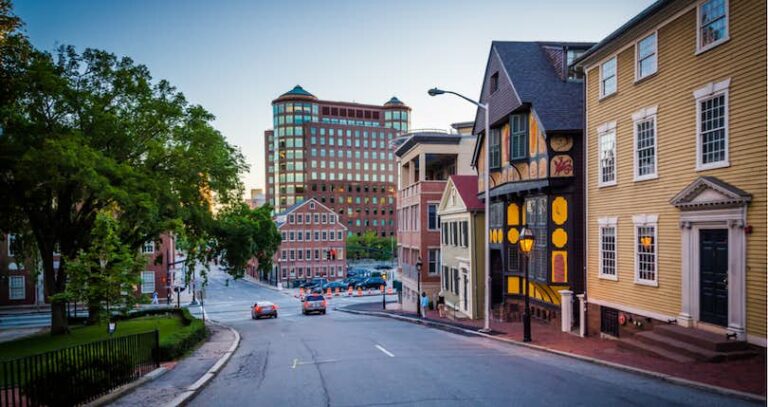trouvez la meilleure assurance habitation à rhode island en 2025. comparez les garanties, prix et conseils pour protéger votre maison contre tous les risques.