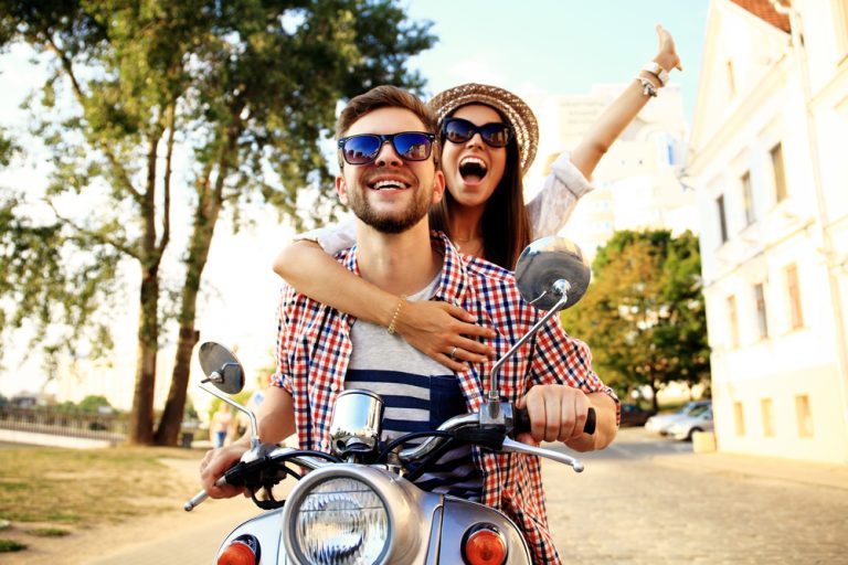 découvrez nos options d'assurances vacances pour voyager l'esprit tranquille. protégez votre voyage contre les imprévus avec nos solutions adaptées à vos besoins.