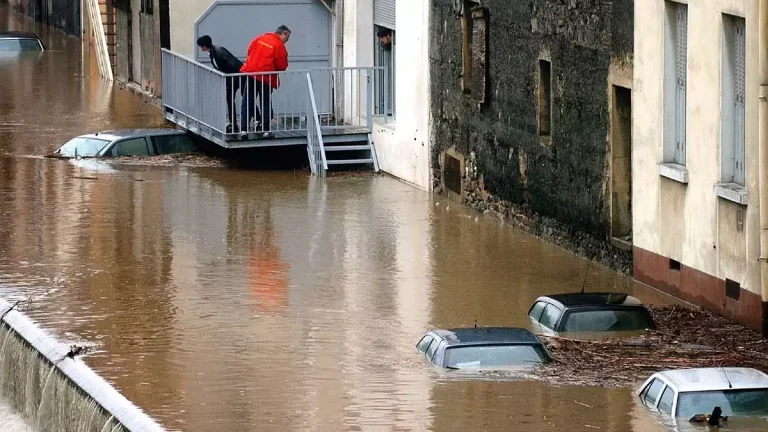 découvrez tout ce qu'il faut savoir sur les inondations domestiques : causes fréquentes, solutions efficaces, conseils de prévention et démarches à suivre en cas de sinistre pour protéger votre maison et votre famille.