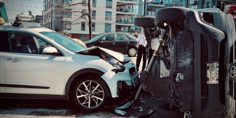 découvrez comment les tarifs des assurances auto et habitation vont augmenter en 2026 selon différents profils. informez-vous pour mieux anticiper votre budget assurance.