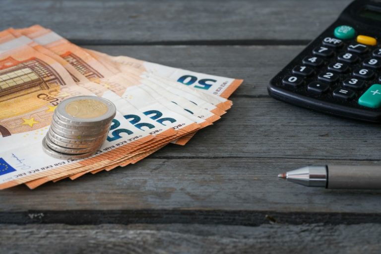 découvrez les 5 actualités clés du 3 décembre sur les virements bancaires et l'assurance habitation pour mieux gérer vos finances et protéger votre logement.