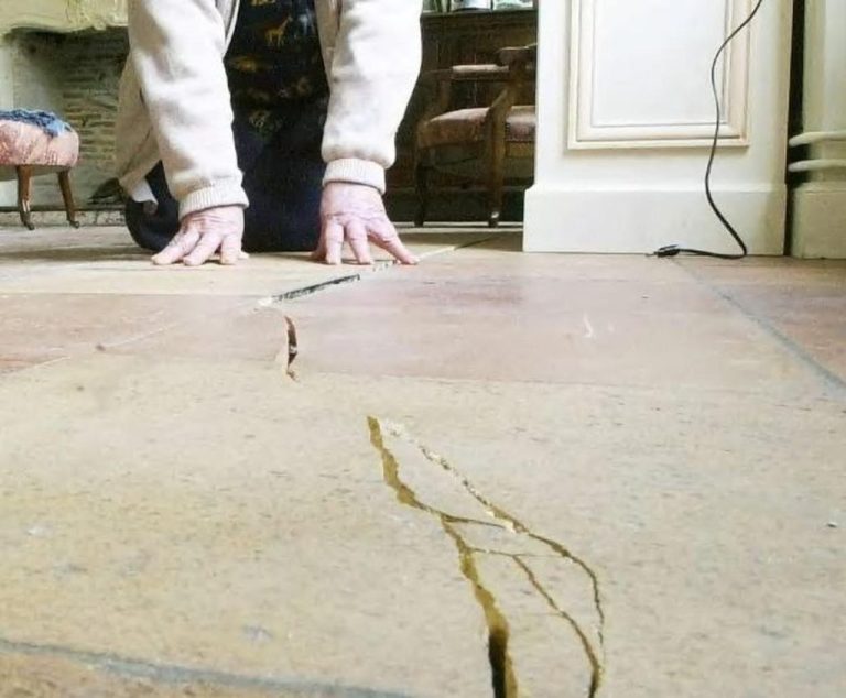 découvrez pourquoi la hausse des tarifs d'assurance habitation en 2026 touche particulièrement bordeaux et la rochelle, et comment cela impacte les habitants.