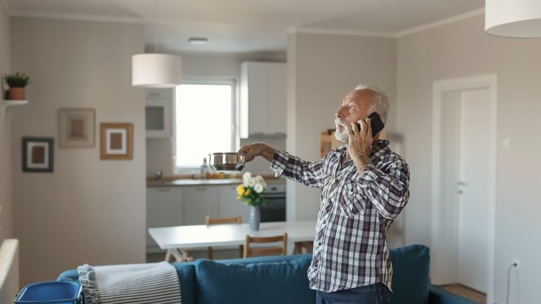 découvrez pourquoi les primes d'assurance habitation augmentent et comment maîtriser votre budget en assurant votre logement efficacement.