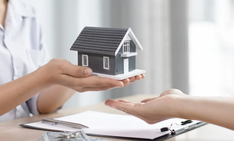 découvrez l'analyse complète de la hausse historique des prix de l'assurance habitation en 2025 et comment cela impacte les assurés.