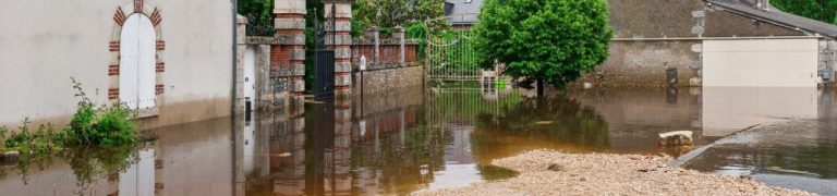 découvrez comment les inondations affectent votre assurance habitation, les démarches à suivre en cas de sinistre et comment bien vous protéger contre ce risque majeur.