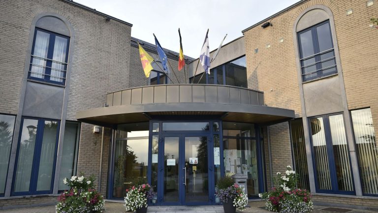 découvrez comment les phénomènes météorologiques extrêmes liés au climat représentent une menace pour les élections et la démocratie, perturbant les processus politiques et sociaux.