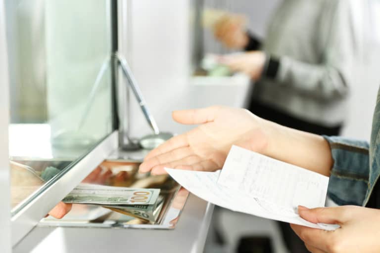 découvrez le salaire net de julien, boulanger à clermont-ferrand, ainsi que les facteurs influençant sa rémunération dans le secteur de la boulangerie locale.